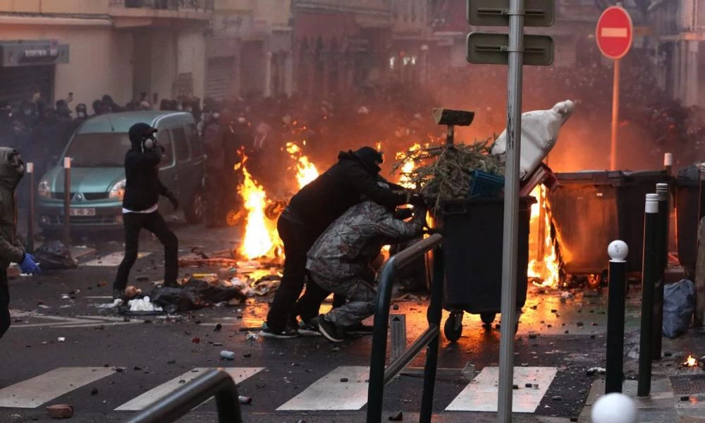 Σε...άλλες ειδήσεις: "Ουκρανία" η Κορσική γιατί τζιχαντιστής πήγε να σκοτώσει εθνικιστή-Σε κώμα το θύμα (Βίντεο)